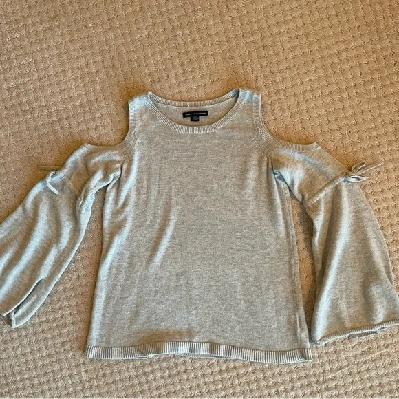 American Eagle Bell-Sleeve Cold-Shoulder Sweater Light Gray Small - Picture 2 of 7